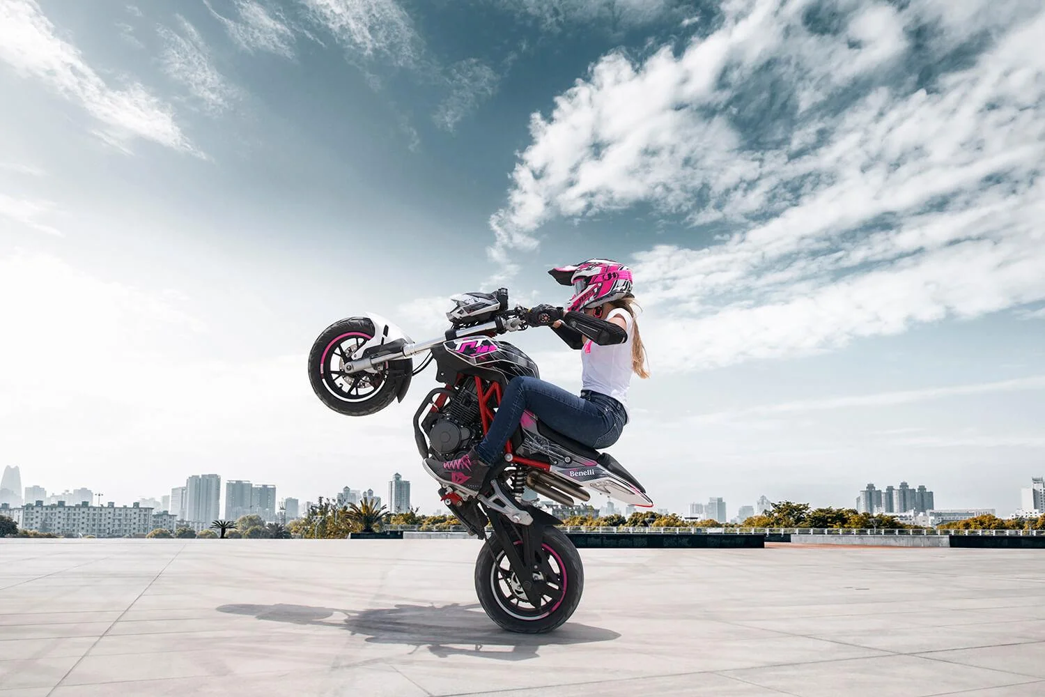 Kỹ thuật lái xe Benelli TNT 125 2021